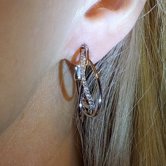 14K WHITE GOLD DIAMOND EARRINGS. - Picture 5 of 9